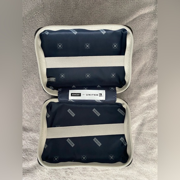 AWAY TOILETRY CASE - Picture 4 of 4
